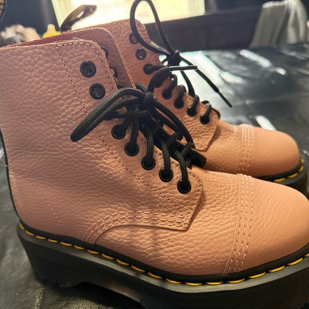 Dr. Martens Sinclair Zip
Front Boots